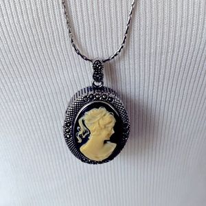 🌟3 for $25/Vanity Fair Cameo/Watch locket